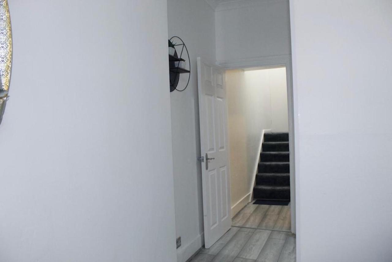 2 Bed 1St Floor Apartment-Own Entrance & Parking Портцмаус Экстерьер фото