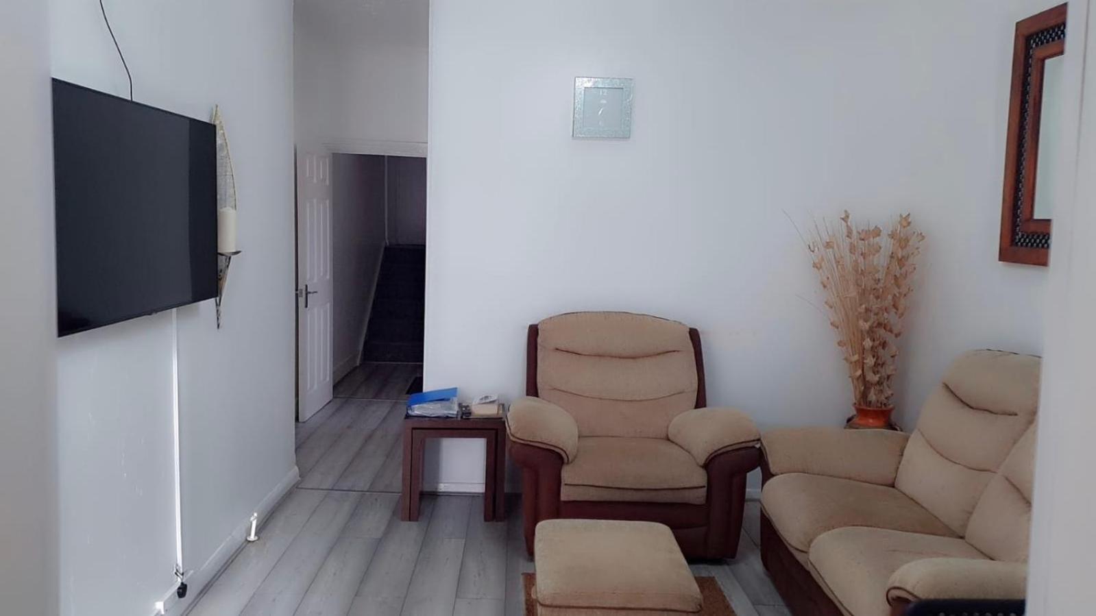 2 Bed 1St Floor Apartment-Own Entrance & Parking Портцмаус Экстерьер фото